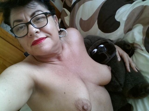 fancy-hot-mature:  Cougar pornName: KristenPics: 28Looking: Men/WomenOnline now:  Yes.Home page: Click Here  EVEN THE MONKEY WANTS SOME!!!