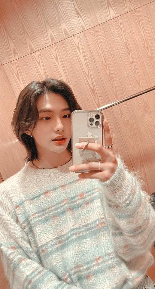 Hyunjin Lockscreens!! Please Like Or Reblog If You Save It!!