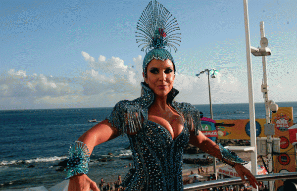 Carnaval 2015: Ivete Sangalo esbanja alegria no circuito Barra Ondina
O furacão baiano arrasou mais uma vez na barra Ondina em Salvador, lacrando tudo e mais um pouco Ivete Sangalo esbanja sensualidade e carisma com seus fãs.