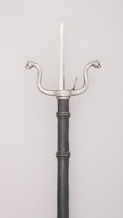 met-armsarmor:Staff Weapon, Arms and ArmorMedium: Iron, woodGift of William H. Riggs, 1913Metropolit