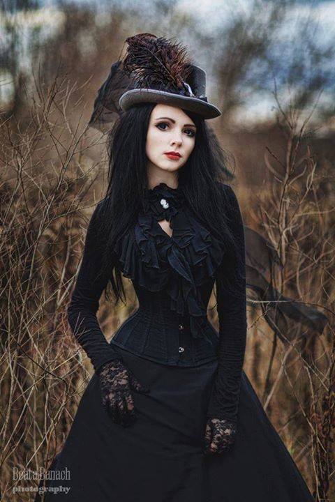 gothicandamazing:  Model : MamikoPhoto : Beata Banach PhotographyWelcome to Gothic and Amazing 