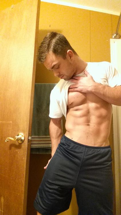 chicagokk:  I wouldn’t kick him out of adult photos
