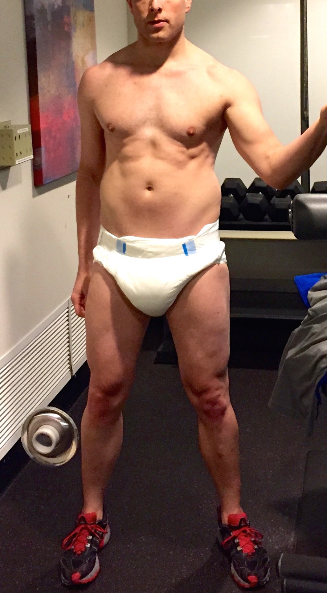 submissivejockslave:Late night/early morning workout. ;-)  VERY hot!