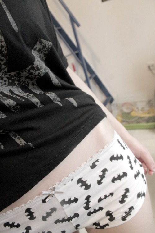 staytrueorgtfo:  To be honest I really love this picture and my Batman undies, not gonna lie l0l 