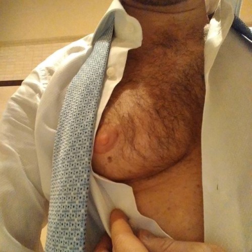 thickonlock:  sexymanboobs:  Hmmm..  Oooooooooh yeah