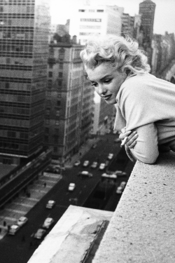 vintagegal:  Marilyn Monroe photographed by Ed