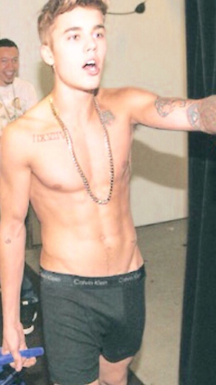 celebrtybulges:  Justin Bieber hanging out in his Calvin Klein underwear with a nice