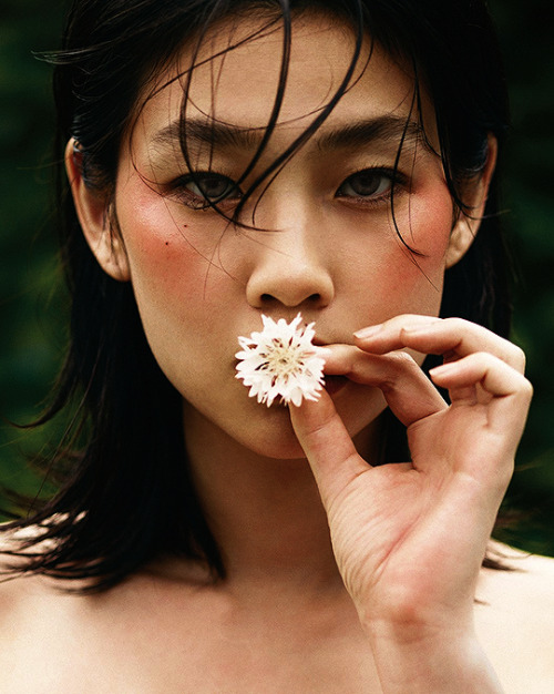 gominshi:Jung Ho Yeon for Vogue Korea (2021, ph. Kang Hye Won)