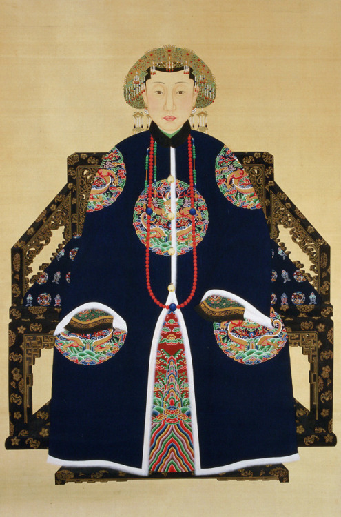 Portrait of a Woman with a Phoenix Headdress, Qing dynasty