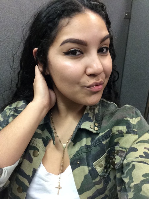 Who else takes selfies in the bathroom stall lol