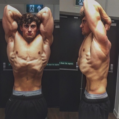 beautifulyoungmuscle:Chris Pazienti: instant erection for this tiny-waisted, broodingly handsome muscle beauty