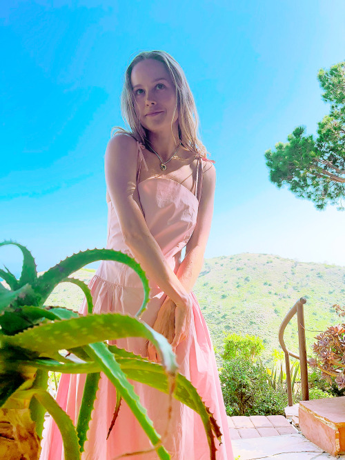 brielarsonist:brielarson: I’m giving “princess peach watering the garden”