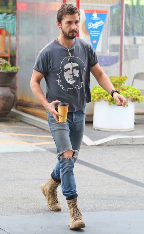 babyintoyland:  sincere-is-the-sin:  quanstylemeup:  Shia LaBeouf  Goals.  I love him.