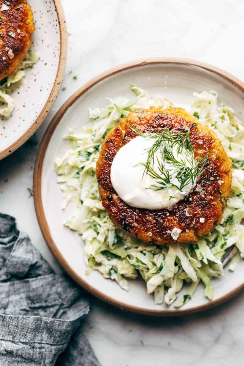 Daily-Deliciousness:  Yummy Salmon Burgers With Slaw