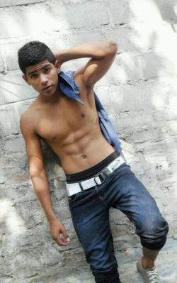 chacalitostuxtepeclove:  HERMOSO CHACALITO CON VERGA ESTANDAR PARA QUIEN GUSTEEnvia tus aportes a: chacalestuxtepec@hotmail.com HAZ TU VERGA FAMOSA ENVIAMELA Y LA HARE TRIUNFAR