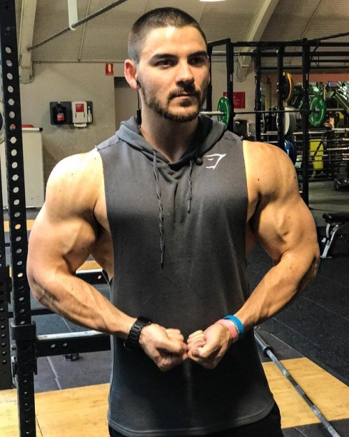 hotstudsdaily:Nick Cheadle