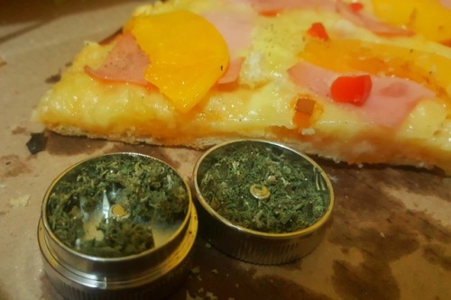 Pizzaaaa personal! #RedEYES #4:20