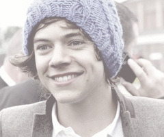 fuckyouharold-deactivated110213:  Ovary killer → Harry Styles in beanie 