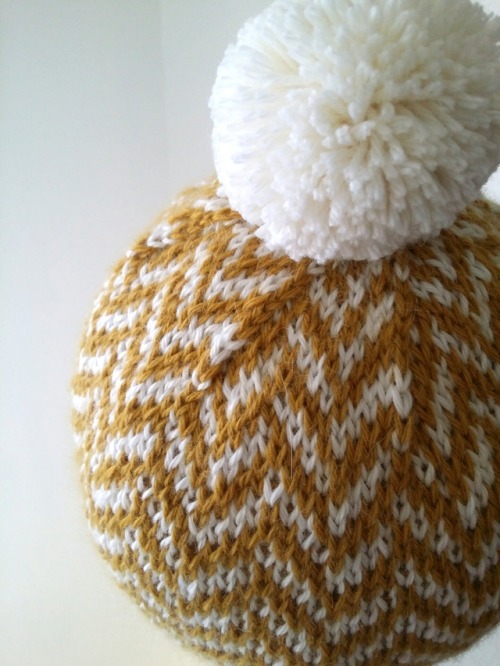 [ herringbone hat by gingerhaole on etsy ]I’m probably gonna make a lot of these herringbone h