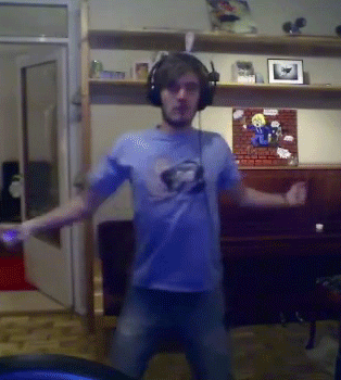 a-little-bit-of-pandas:  Youtubers Dancing  Just a few of the most simple and yet