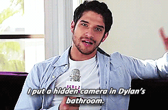 ohtaemins:  tyler posey loses it during interview