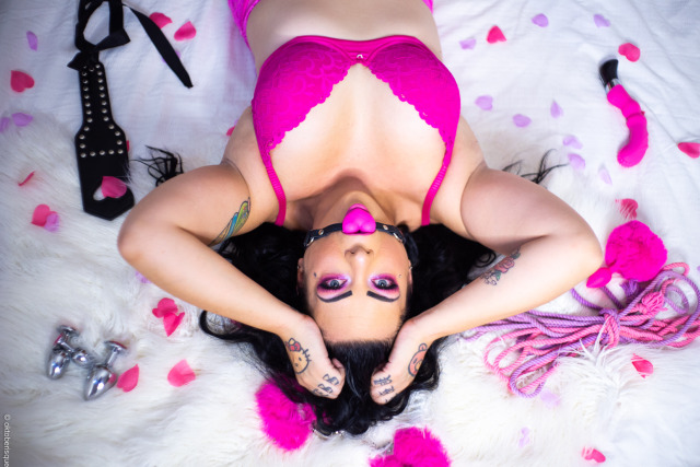 krybabykristi:Happy Valentine’s Day lovers! This set is now viewable on my onlyf@ns!Subscribe