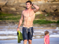 malecelebpits:Chris Hemsworth, Actor