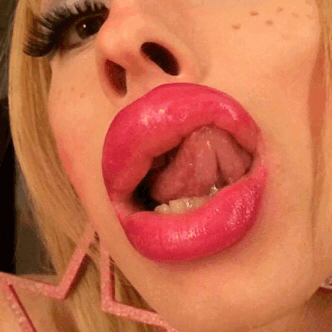 taraemory: Plump my fucktoy lips even more daddy!