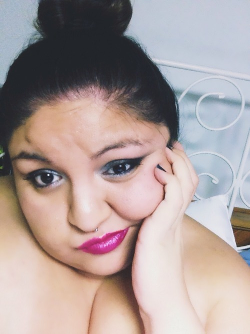 fatgirlopinions: hardrocksandsofterbodies: fatseux: If you don’t wanna squish up against my cu