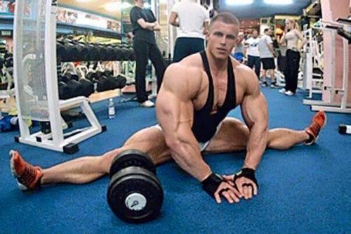 sirjocktrainer:  Being big doesn’t mean you can’t be flexible too.