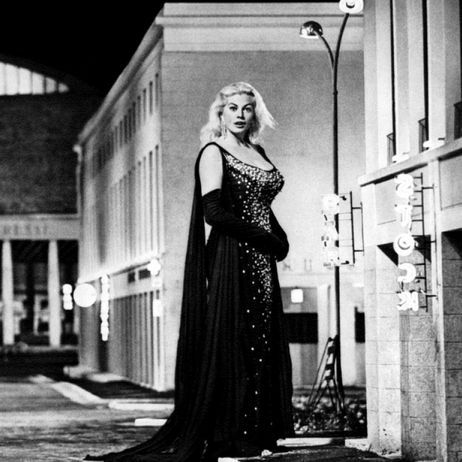 vintagegeekculture:Anita Ekberg as a giant woman in Fellini’s segment of Boccaccio ‘70. 