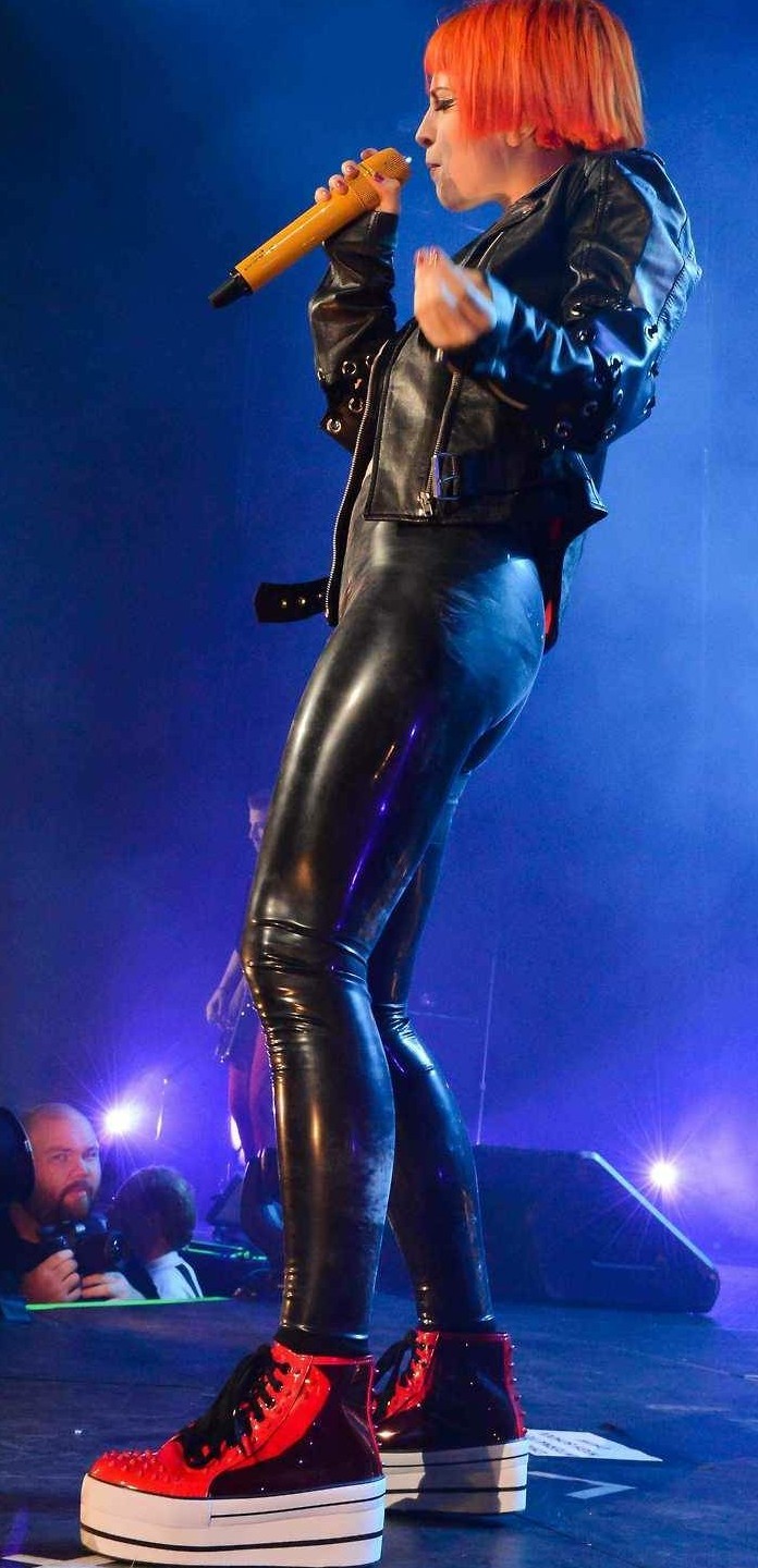 LRCiRL - Latex/Rubber Clothing in Regular Life