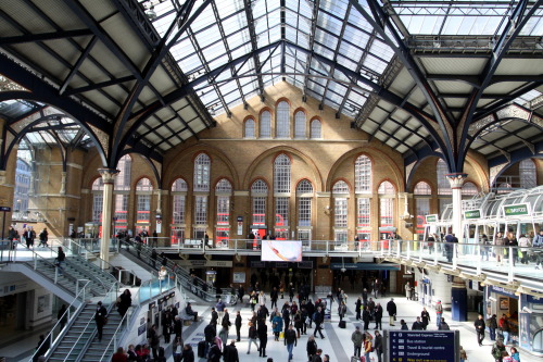 XXX they-hide-in-the-dark:  Liverpool Street photo