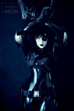 Superheropinups:  Quality Cosplay Thursday Domino - It’s Raining Neon 