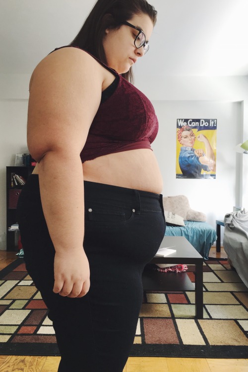 pas-assez:  “You don’t look like a 3/4x!!!!“  Today’s post brought to you by my fat upper arms and discolored armpits.   Tops - Torrid 3x  Jeans - Torrid 26   Pretty hot