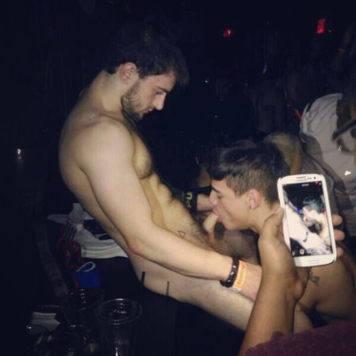 urzipper:  cashfagscanwatchme:  20 bucks or this is my new profile pic bud   Your zipper will bulge!  http://urzipper.tumblr.com/My Dick/Art: http://ifmypeniswas.tumblr.com/
