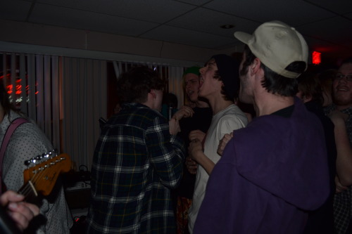 modernbabeball:  weshookthesky:  3holepunched:  tonight i drove down to bloomfield connecticut and went to the teen suicide (reunion?) show at a pizzeria with sorority noise  so sad I missed this :/  this is cool as hell 
