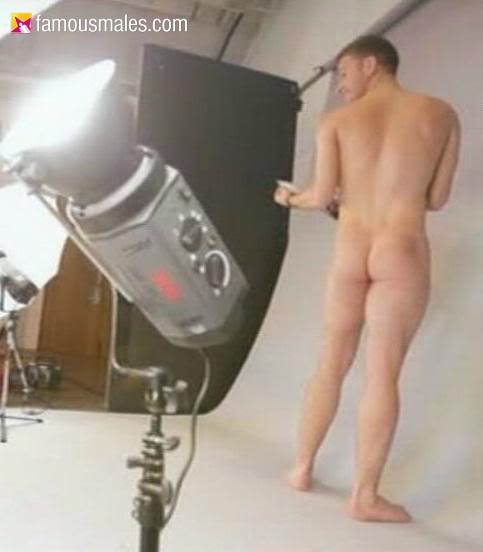 malecelebfakesonly:  Olly murs bare bum 