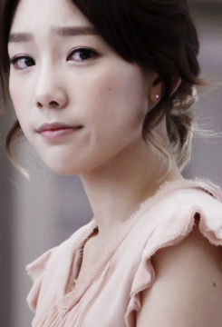 soo-shi:  82/? photosets of Taeyeon ~             