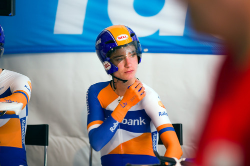 musicboxwaltz: womenscycling: Marianne Vos, waiting to race by 伟业 wei yuet Some beautiful photos fro