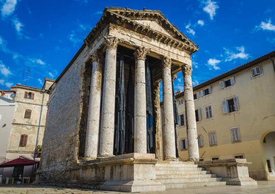 Temple of Augustus Pula, Croatia 27 BCE 14 m high Corinthian Dedicated to the first Roman emperor, Augustus, it was...
