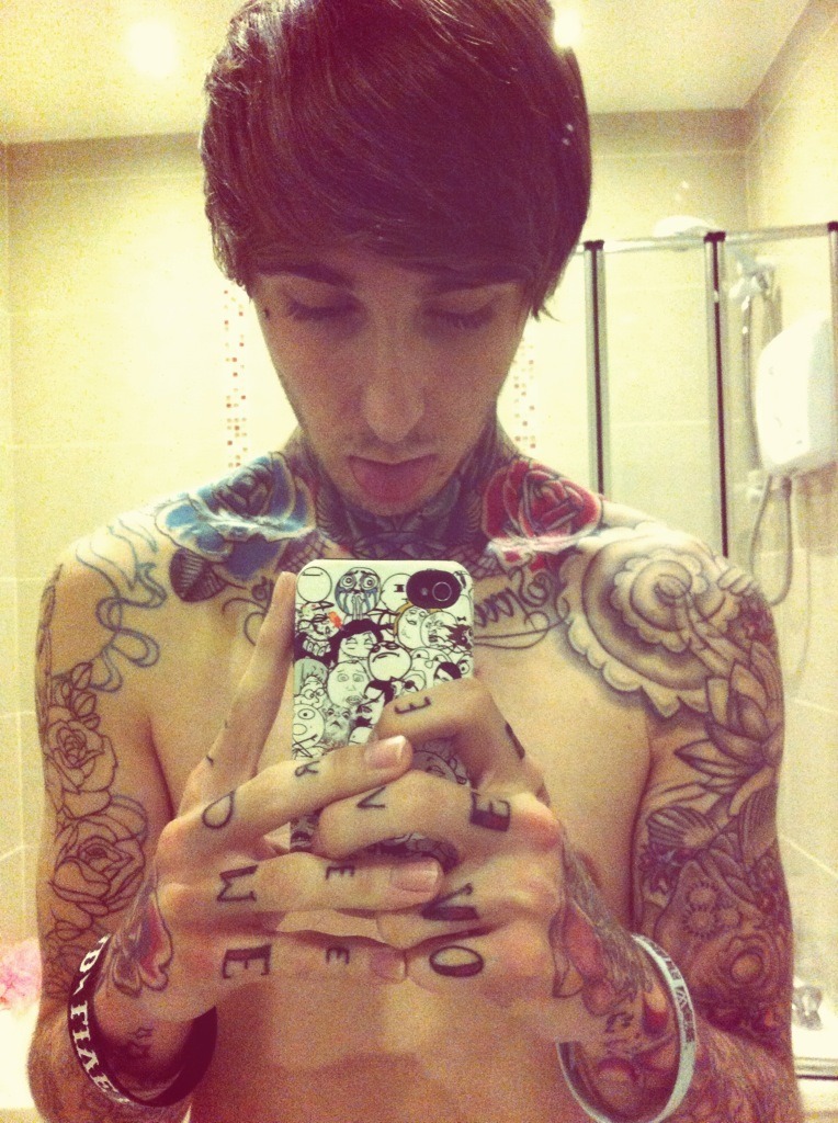 rabbitorahabit:  but the phone case makes me sad  dafuk