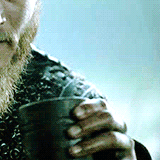 maxxrockatanski:  Ragnar + hands