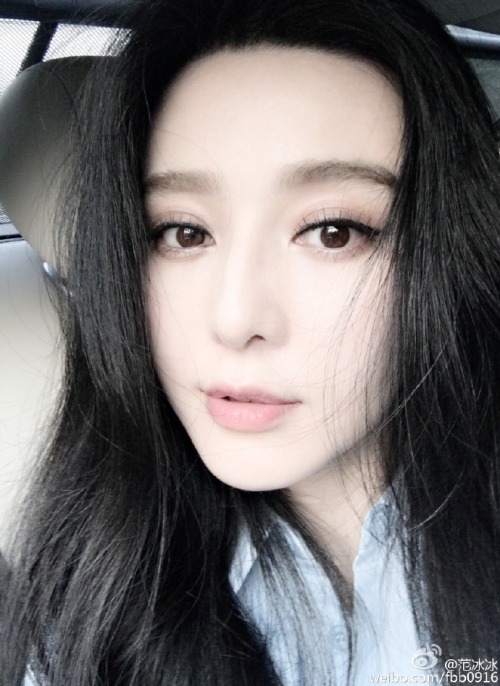 [160416] Fan Bingbing’s weibo update : 为什么总坐在车上才想到自拍？头发长长了，剪，还是不剪，好多问题都没了头绪 @ 范冰冰