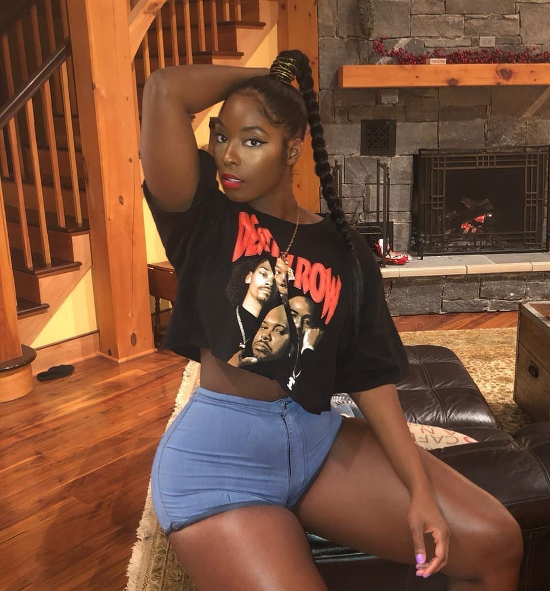kingjazziedad:  DeliciouslySexy. DarkSkinned. BootiDelicious MamiMs TrueMahogany