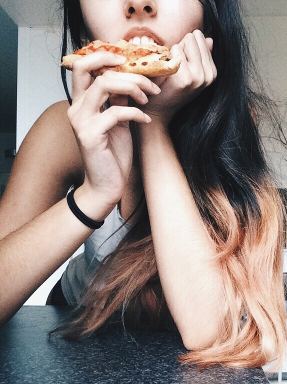 elllllka:  Leftover pizza is heaven right now  Yum