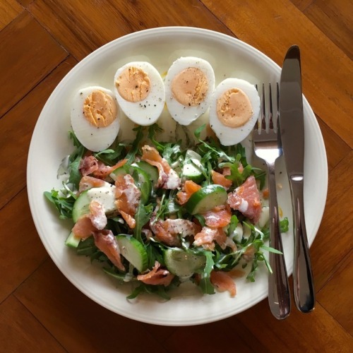 Smoked salmon + rocket salad with hard boiled eggs