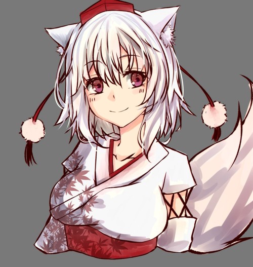 東方、犬走椛、高解像度、アルビノ、サッシュ、ショートヘア、メイプルリーフ、グレーバックグラウンド、pom pom (clothes)、tohochang、upper body、一人、和服、女一人、尻尾、帯、帽子、狼尻尾、狼耳、獣耳、白髪、カメラ目線、笑顔、紐、シンプル背景、葉、赤目、赤面、長袖、頭襟