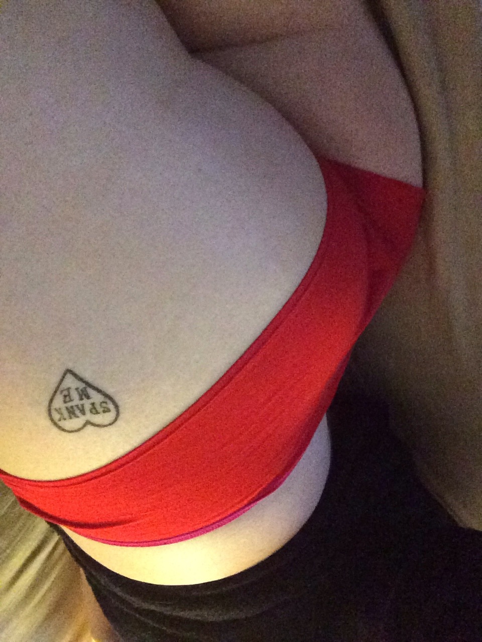 submissivefeminist:  b0dyofyears:  Frizzy haired girl seeking adorable boy to hang