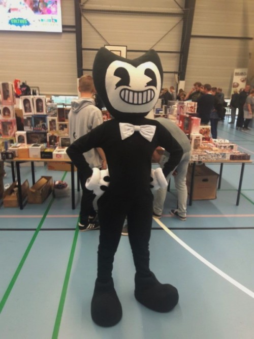 gingerwithhat: Bendy cosplay is done. Tried it out first time at GeekconDK 2018, where I attended th